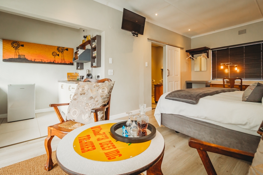 6 Bedroom Property for Sale in Heatherlands Western Cape